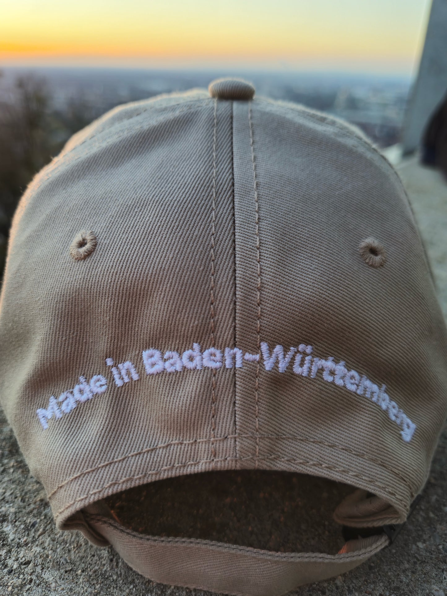 "Nett hier." Cap